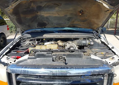 2001 Ford F-250 Lariat/Xl/Xlt z USA, uszkodzony, nr VIN 1FTNX20F01EB00282